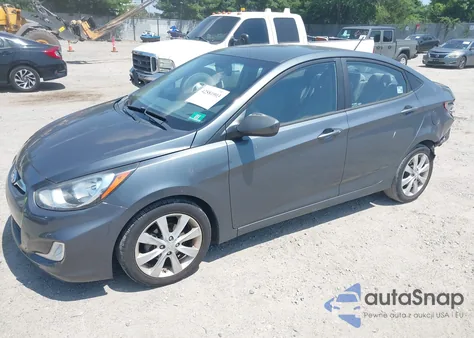 2013 Hyundai Accent Gls z USA, uszkodzony, nr VIN KMHCU4AE7DU424756